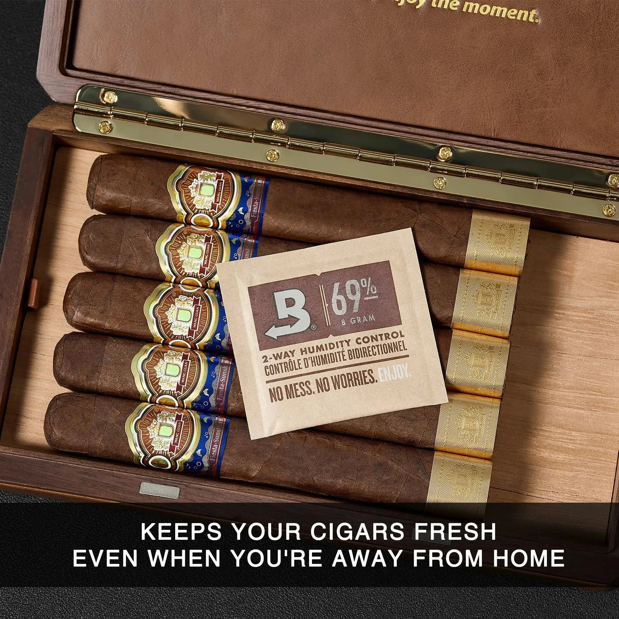 MOZSLY Portable Walnut Wood Travel Cigar Humidor Box-Capo Pro (With Digital Display)